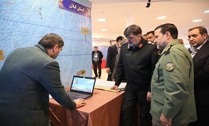 بازدید سردار رادان از غرفه گیلان در نمایشگاه «دستاورد‌های بنیاد حفظ آثار دفاع مقدس در حوزه فضای مجازی»