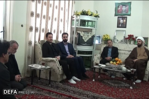 دیدار مسئولان شهرستان بهار با خانواده شهید «رحمانی صادق»+تصاویر