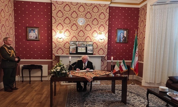 رئیس جمهور ایرلند با حضور در سفارت ایران حادثه تروریستی کرمان را محکوم کرد