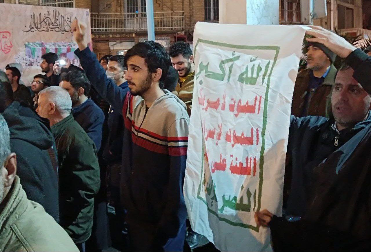 دانشجویان در اعتراض به حمله آمریکا و انگلیس به یمن تجمع کردند+ تصاویر