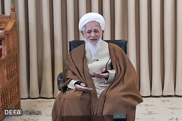 اعضای ستاد استانی حماسه اسلامی ششم بهمن آمل با آیت الله «جوادی آملی» دیدار کردند+ تصاویر