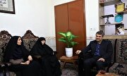 دادستان کرمان با خانواده و همسر شهید «رمضان شریف‌زاده» دیدار کرد