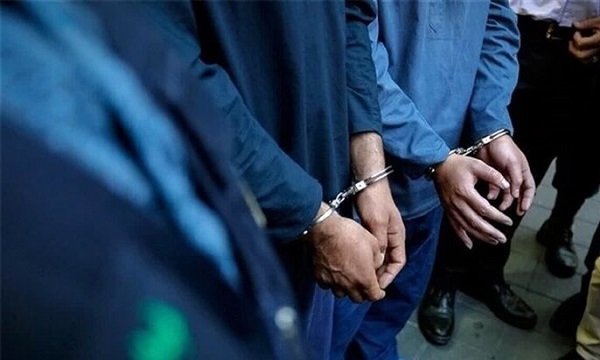 دستگیری دزدان دریایی با لباس نظامی در حوالی جزیره لارک