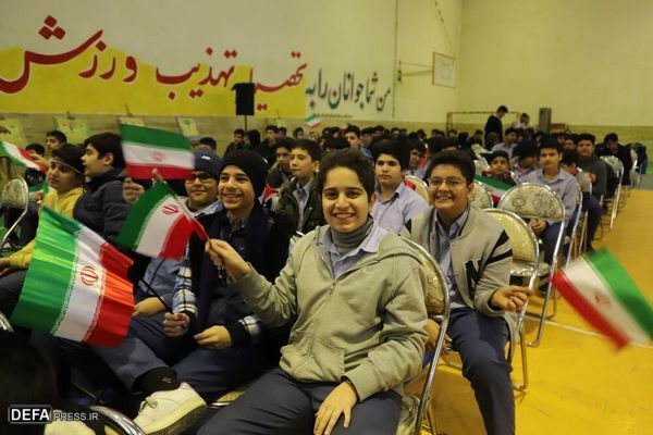 زنگ انقلاب به مناسبت فرا رسیدن دهه فجر انقلاب اسلامی در مدارس گلستان به صدا در آمد.