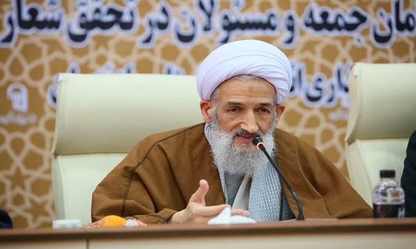 ائمه جمعه و بخش خصوصی مسئولیت‌پذیر دو حلقه میانی برای رفع مشکلات کشور هستند
