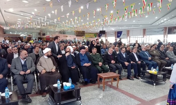 جشن ورود امام خمینی (ره) در فرودگاه شهدای ساری برگزار شد