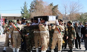 پیکر مادر شهید سرلشکر خلبان «احمدی‌پورفرسنگی» در کرمان تشییع شد