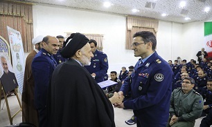 تصاویر/ بیعت کارکنان پایگاه هوایی شهید حسینی با آیت‌لله «عبادی»