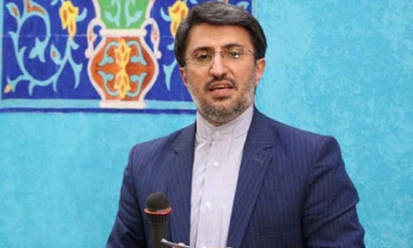 شعرخوانی احمد نیکبختیان برای دهه فجر در حرم امام رضا(ع)