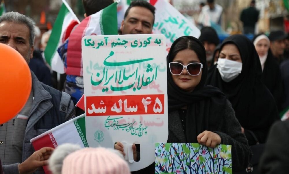 حضور پرشور مردم اراک در راهپیمایی امروز مشت محکمی بر دهان استکبار جهانی بود