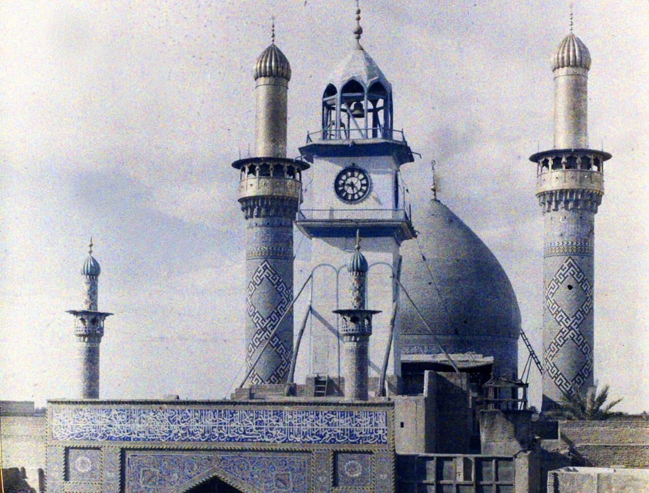 ماجرای قدیمی‌ترین عکس‌های رنگی از حرم امام حسین (ع) و حضرت عباس (ع)