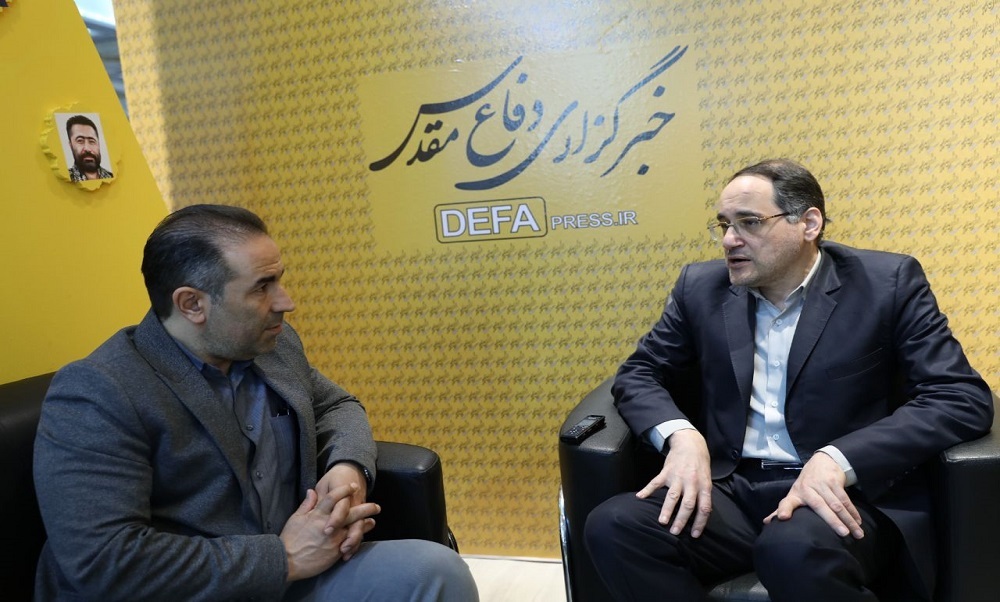 رئیس مرکز پژوهش‌های مجلس شورای اسلامی از غرفه خبرگزاری دفاع مقدس بازدید کرد