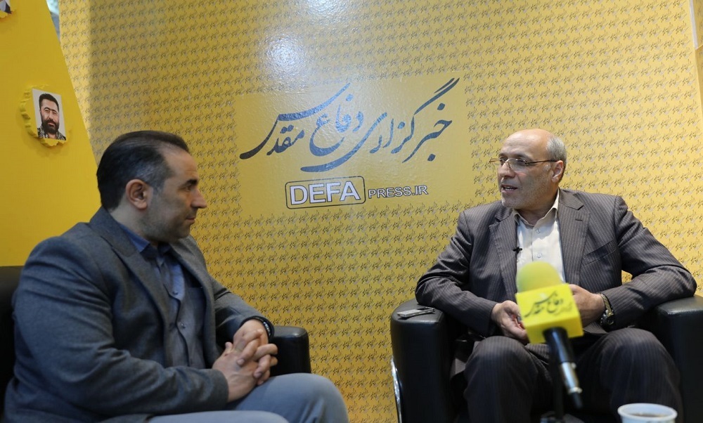 عضو شورای اسلامی شهر تهران از غرفه خبرگزاری دفاع مقدس بازدید کرد