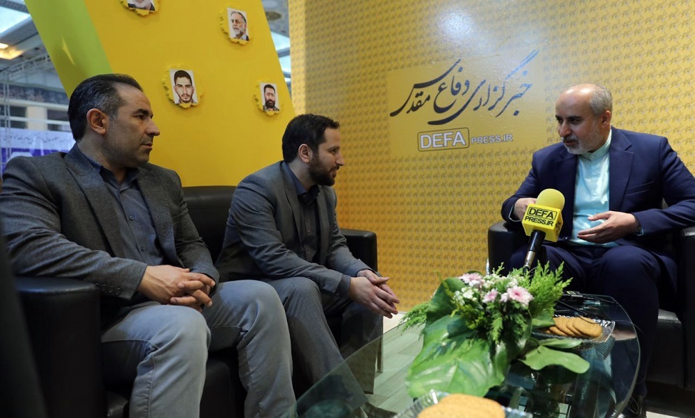 سخنگوی وزارت امور خارجه از غرفه خبرگزاری دفاع مقدس بازدید کرد