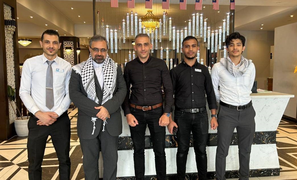 اقدام رستورانی در مالزی برای حمایت از مردم فلسطین مورد تقدیر رایزن فرهنگی جمهوری اسلامی ایران قرار گرفت