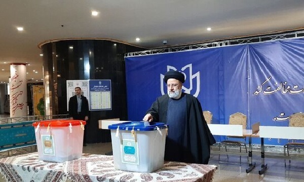 حجت‌الاسلام رییسی رأی خود را به صندوق انداخت