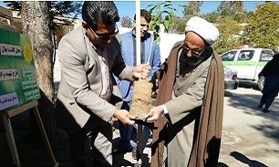 ۵۲۰ نهال در شهرستان فیروزآباد به یاد شهدا کاشته شد