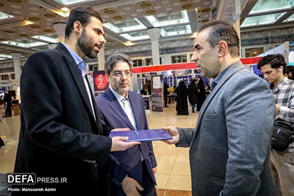 تصاویر/ غرفه خبرگزاری دفاع مقدس در چهارمین روز از نمایشگاه رسانه‌های ایران