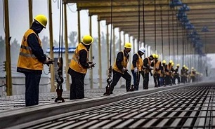 کارگران ایران در سنگر «تولید» مقتدرانه ایستاده‌اند