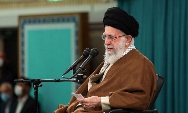 امام خامنه‌ای: هدف حج اتحاد امت اسلامی در مقابل کفر بتهای بشری و غیر بشری است