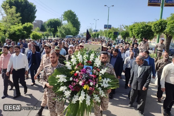 سنگ مردم نهاوند از استقبال از پیکر شهید «احمد ظفری» +تصاویر