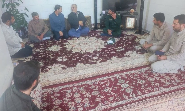 فرمانده نیروی زمینی سپاه با خانواده شهید مدافع کشور دیدار کرد