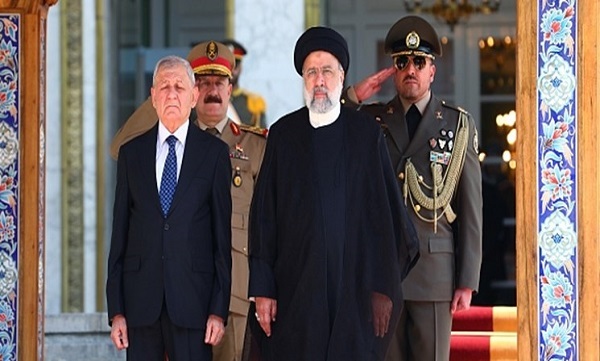 حجت‌الاسلام رئیسی از رئیس جمهور عراق استقبال کرد