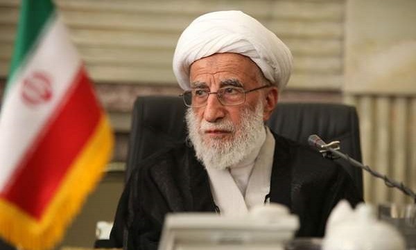 امام خامنه‌ای انقلاب اسلامی را عزت‌مندانه از گردنه‌های سخت عبور دادند