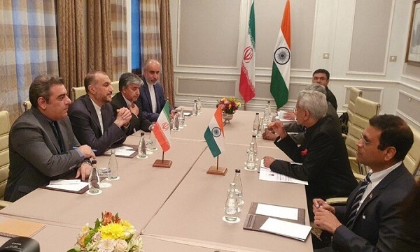 تأکید وزیر امور خارجه بر تقوقیت همکاری های اقتصادی و تجاری ایران و هند/ منتظر تصویب نهایی عضویت ایران در شانگهای هستیم