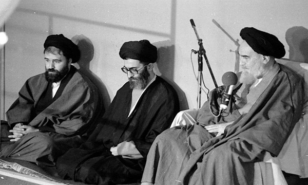 رحلت امام خمینی (ره) و آغاز رهبری امام خامنه‌ای آغاز فصل نوین در انقلاب اسلامی
