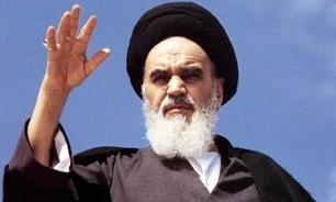 امام خمینی(ره) با نگرش الهی بر پایه اصولی و مبانی دینی قیام کردند
