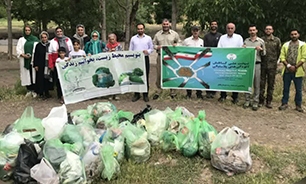 جمعی از بسیجیان طالقان اقدام به پاکسازی محیط زیست کردند