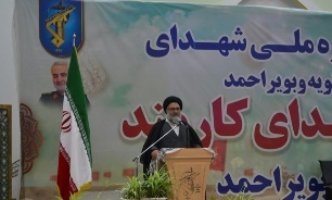 انقلاب اسلامی، ایران را از بردگی و بندگی رهایی بخشید