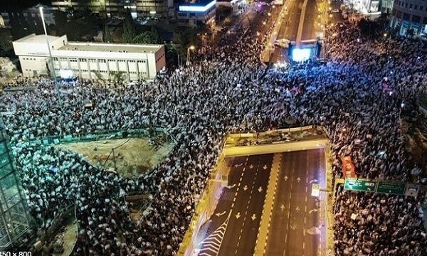 تظاهرات ۲۰۰ هزار نفر در سراسر شهر‌های رژیم صهیونیستی علیه نتانیاهو