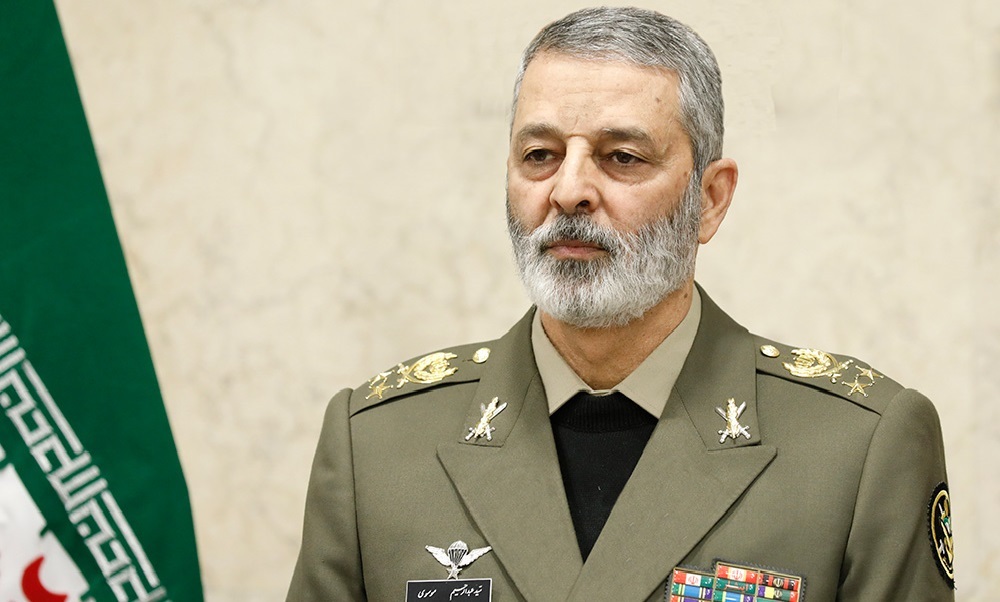 فرمانده کل ارتش از وزیر کشور، استانداران و فرمانداران قدردانی کرد