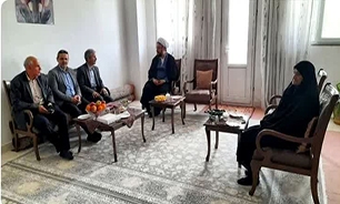خانواده شهید سهراب مومنی تبار تقدیر شد
