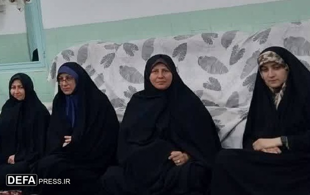 دیدار جمعی از کارکنان پردیس خواهران دانشگاه فرهنگیان یزد با خانواده شهید مدافع حرم