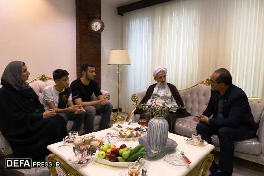 نماینده ولی فقیه در مازندران با خانواده خلبان شهید «ذوالفقاری» دیدار کرد+ تصاویر