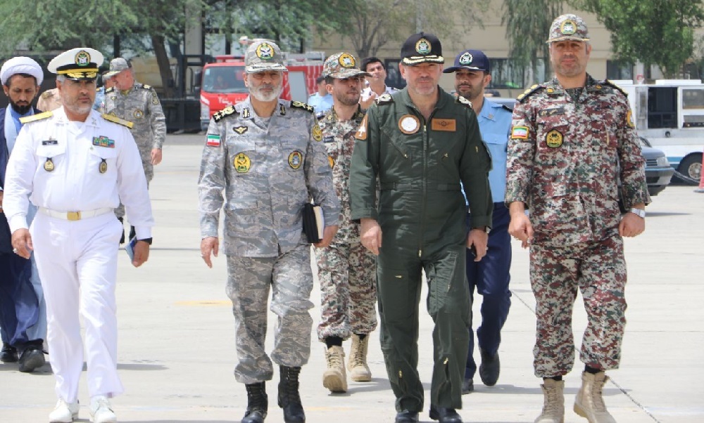 بازدید فرمانده کل ارتش از پایگاه هوایی برادران شهید دلحامد چابهار