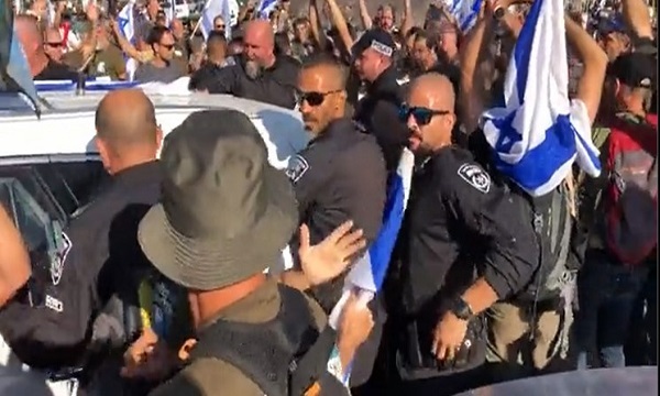 درگیری تظاهرات‌کنندگان صهیونیست در جنوب فلسطین اشغالی