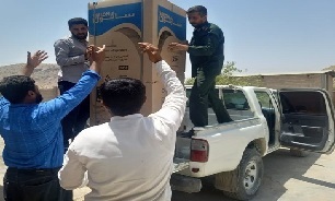 یک سری جهیزیه به زوج جوان کازرونی اهدا شد