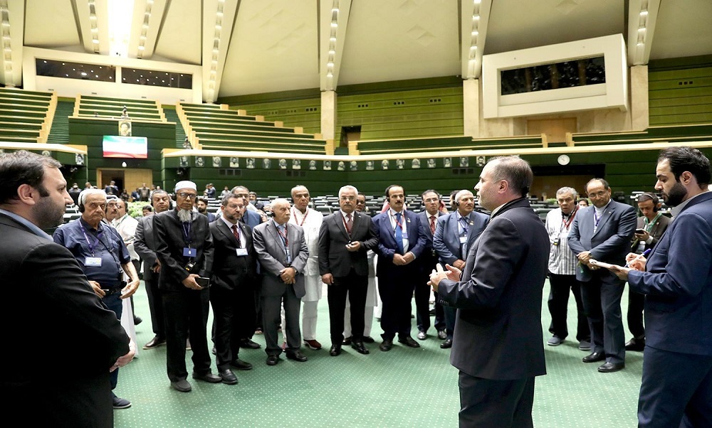 بازدید نمایندگان پارلمانی عضو APA از صحن مجلس شورای اسلامی