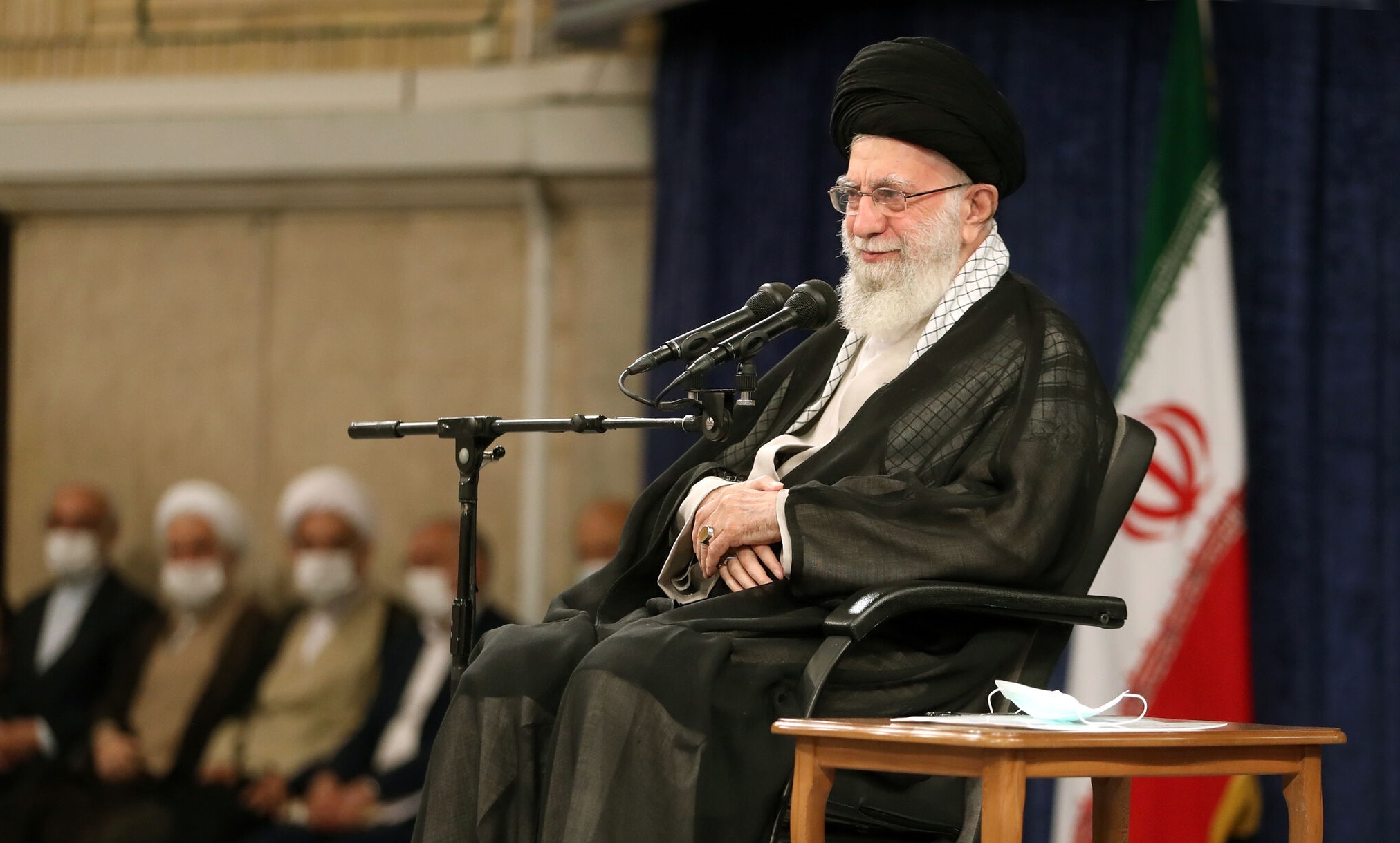 امام خامنه‌ای: اگر در حوزه از اهمیت تبلیغ غفلت شود دچار استحاله فرهنگی می‌شویم/ تبلیغ در نگاه حوزه علمیه باید در مرتبه اول باشد
