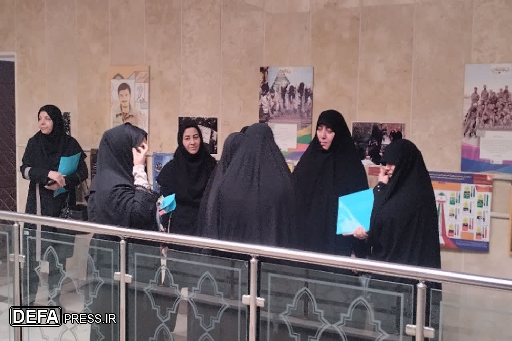 نمایشگاه «دفاع مقدس و عفاف و حجاب» در اداره کل حفظ آثار دفاع مقدس البرز برگزار شد