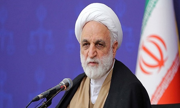 با آغوش باز پذیرای نظرات جامعه نخبگانی و دانشگاهی کشور هستیم