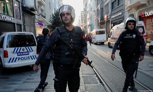 دستگیری ۱۷ مظنون به همکاری با داعش در استانبول/ مسؤول تامین اسلحه پ. ک. ک در شمال عراق کشته شد