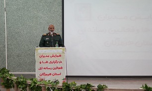 خبرنگاران، مجاهدینی  که در مقابل دشمنان با خودکار و قلم جهاد می‌کنند.