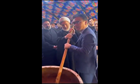 فیلم/ سفیر ژاپن در عراق پای دیگ نذری امام حسین (ع)