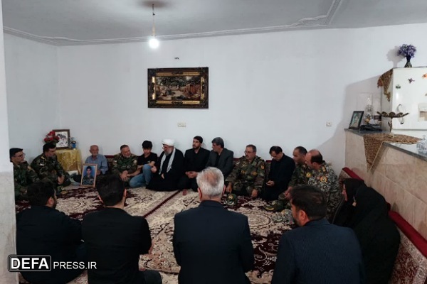 دیدار فرمانده نیروی زمینی ارتش با خانواده شهدای ارتش در ملایر