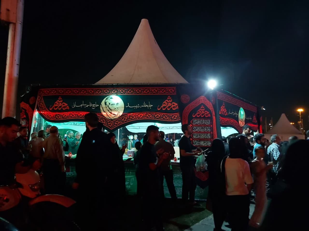 کشتی نجات امام حسین (ع) در میدان آزادی/ اینجا به زبان هنر روضه می‌خوانند